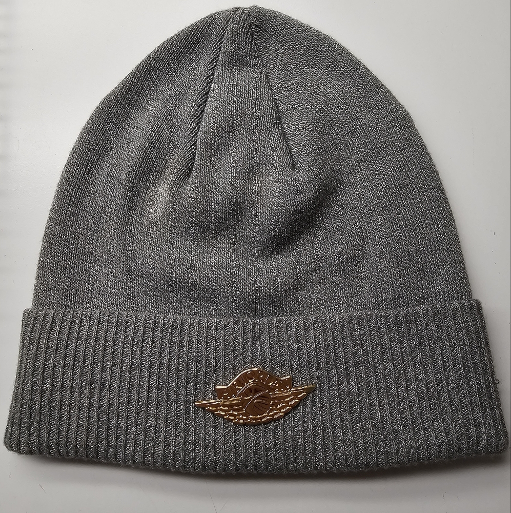 Air Jordan jumpman beanie (metallic gold logo) Cool grey